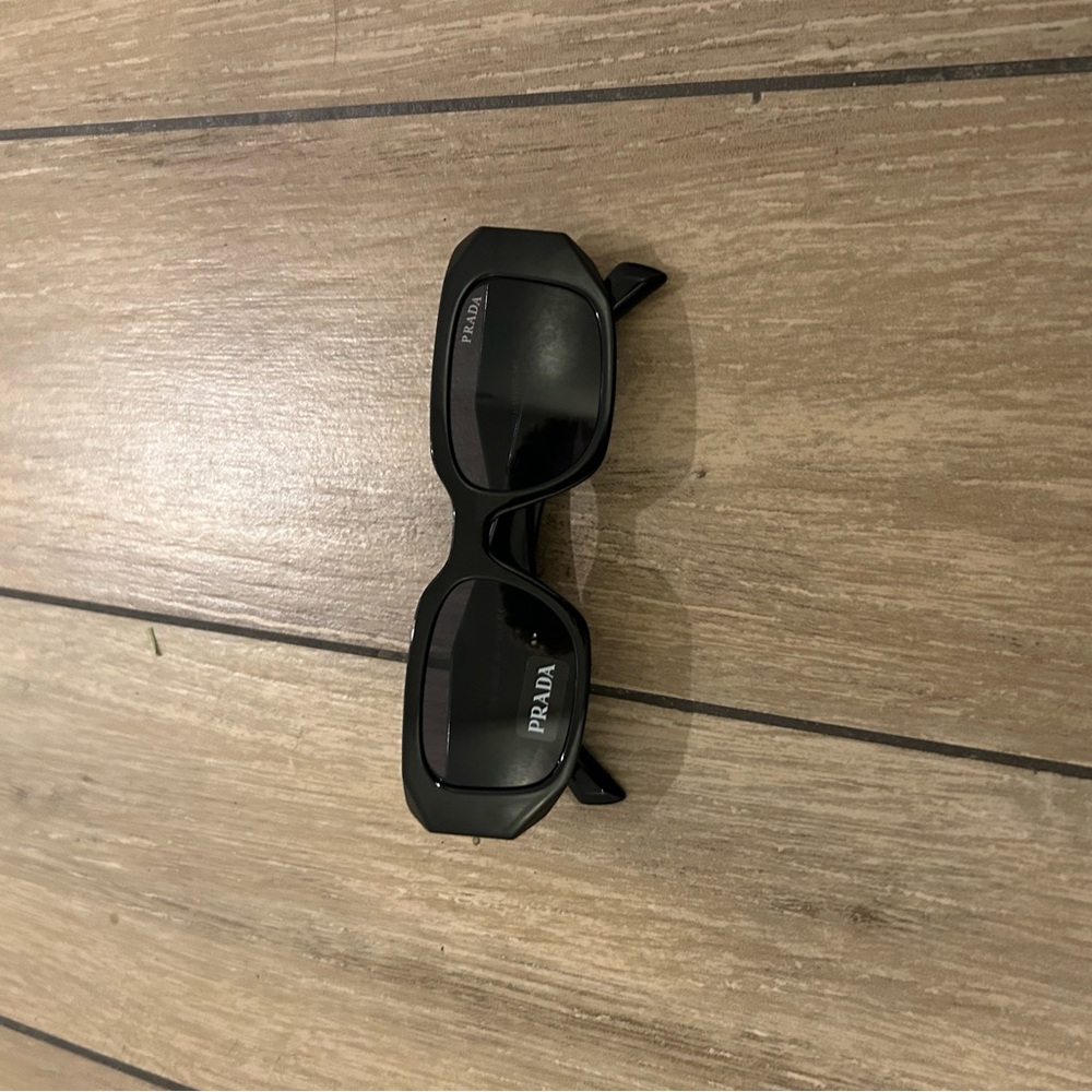 Prada mens sunglasses - Picture 2 of 3